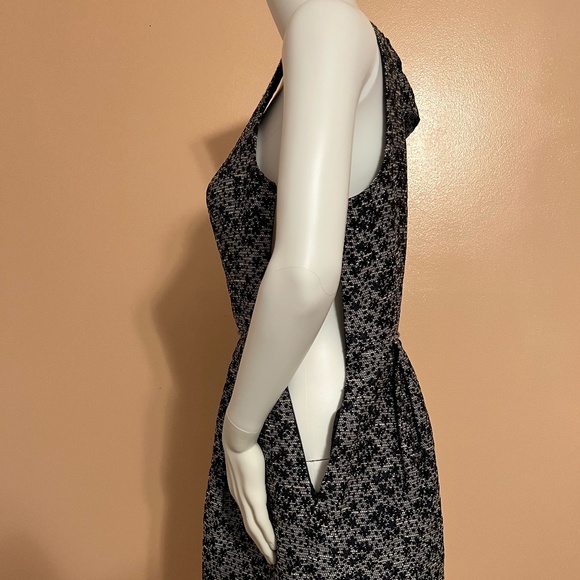 Trina Turk Bow on Back, Lined Lace, Knee-Length Dress - Picture 4 of 10